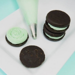 Thin Mint Cheesecake Sandwich Cookies