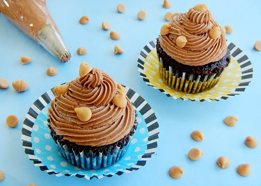 Chocolate Peanut Butter Frosting on Cupcakes 