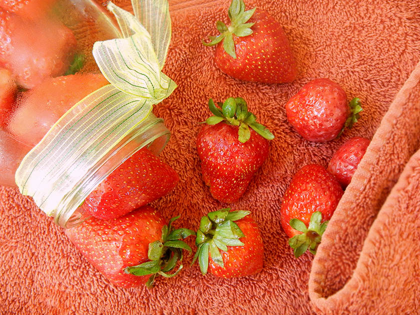 Drying Strawberries for Strawberry Daiquiri Bites